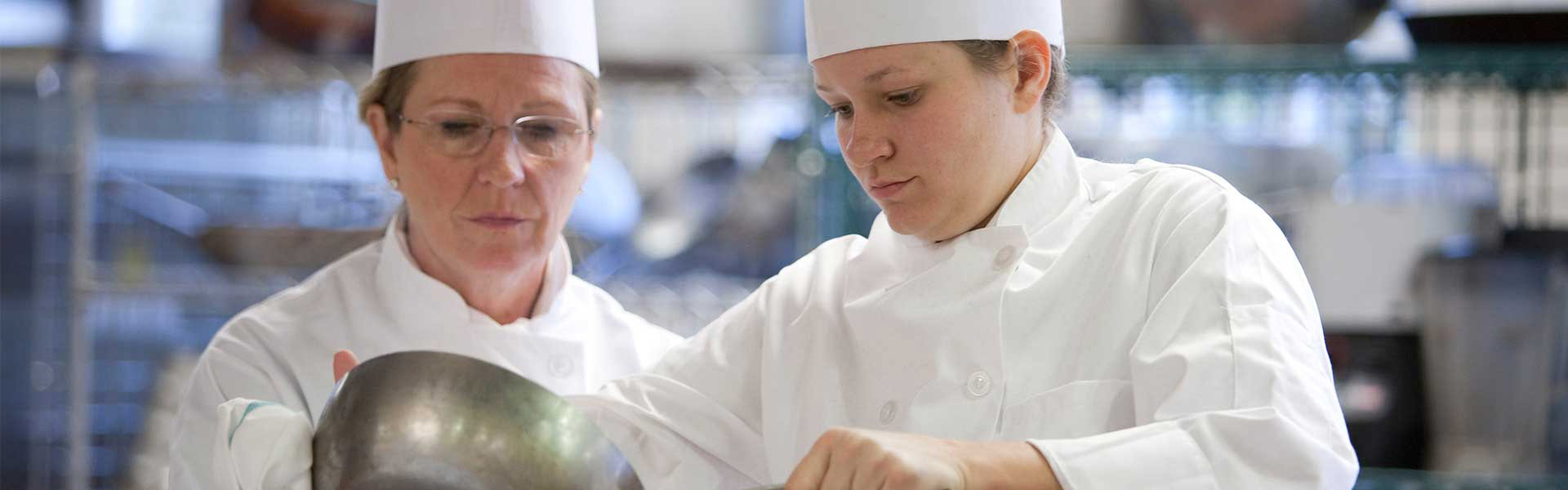cooking in a foodie class