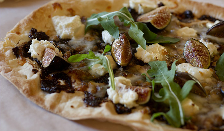 Piattona con Fichi, Caprino, Arugula e olio Tartufato-Flat Bread with Fig Preserve, Goat Cheese, Arugula, and Truffle Oil