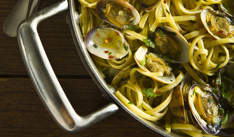 Linguine alle Vongole (Linguine With Clams)