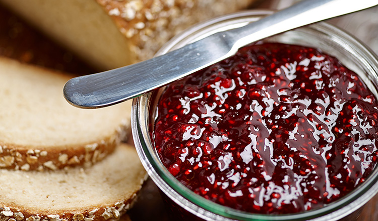Raspberry jam with bread