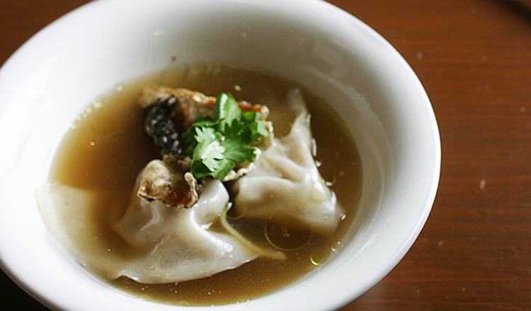 Wonton soup in a bowl