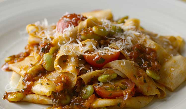 pappardelle with butter beans and tomato-rag