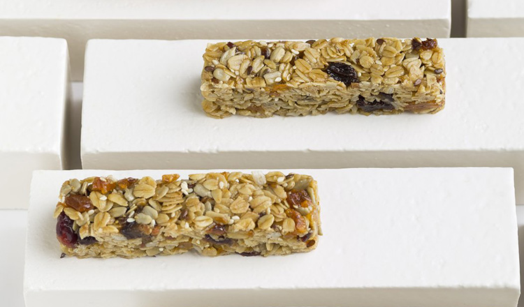 homemade fruity granola bars