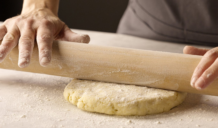 Rolling pie dough