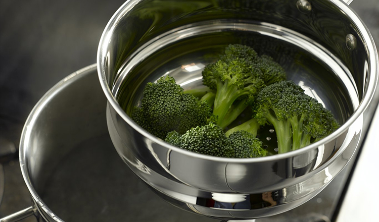 steaming broccoli