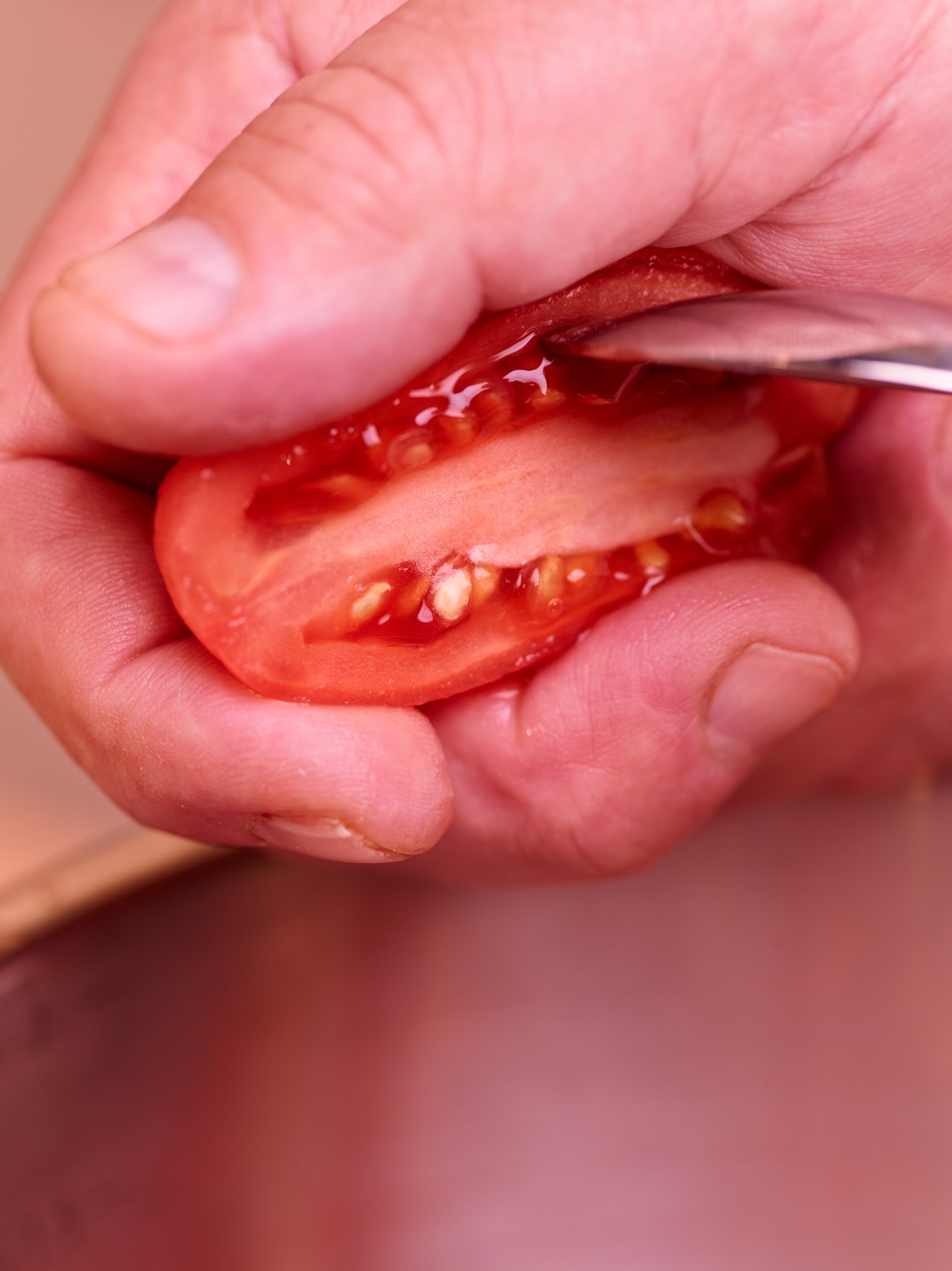Squeeze the seeds from the tomato.