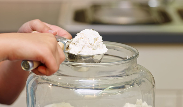 Measuring flour