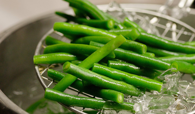 Blanching green beans