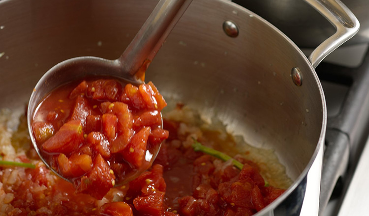 Tomato sauce in a pot.