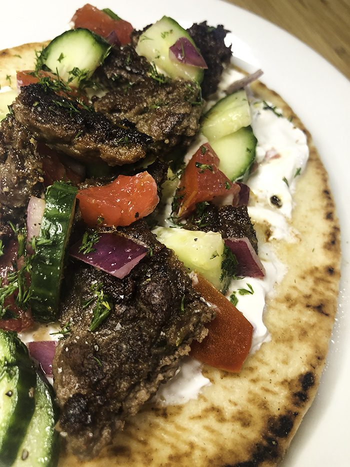 Crisply lamb pitas