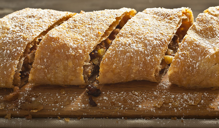 Apple Strudel with pinenuts and raisins.