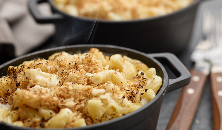 Classic mac and cheese in small cast-iron pots