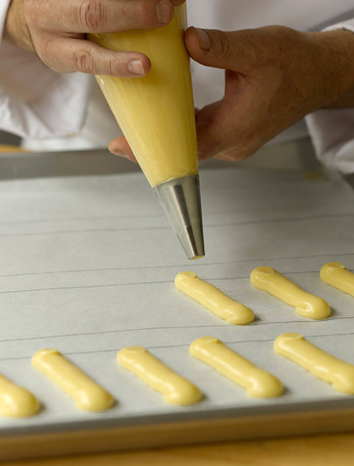 Piping eclairs