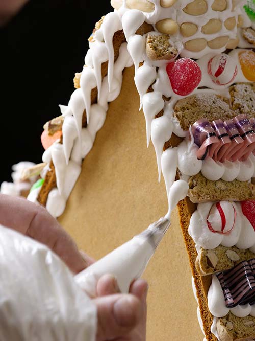 decorating gingerbread house