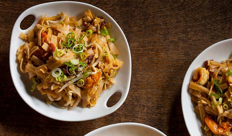 Malaysian Stir-Fried Rice Noodles