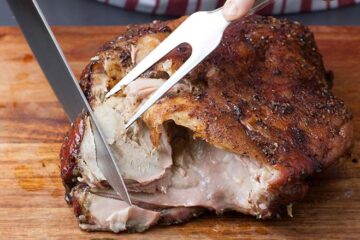 Slicing roasted pork