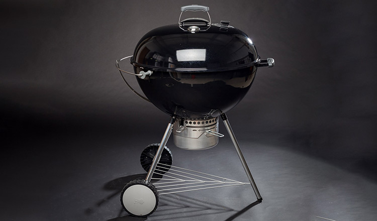 Charcoal kettle grill