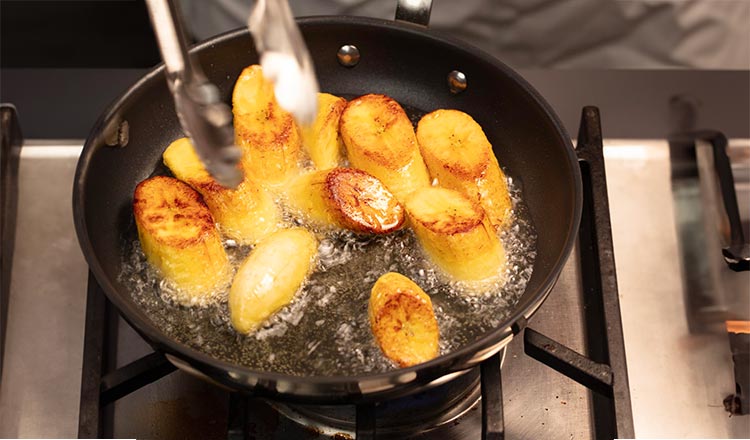 Frying plantains