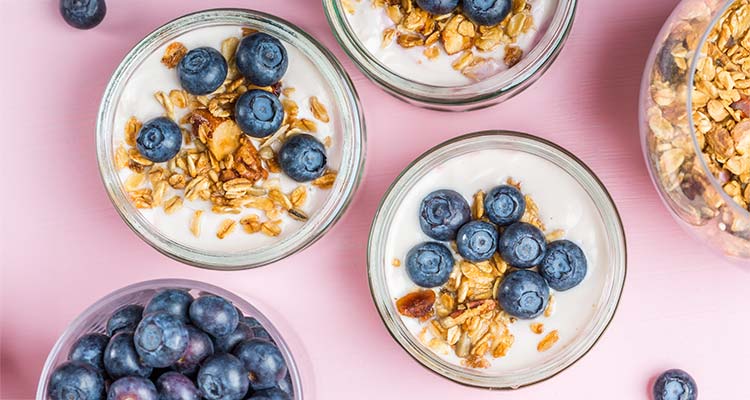Yogurt parfaits with blueberry and granola